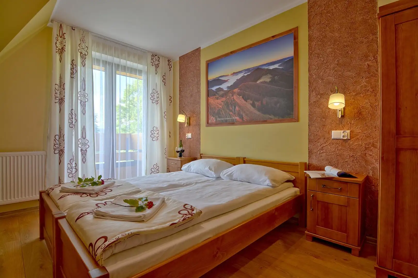 Comfort/Balcony double room with a private bathroom and mountain views